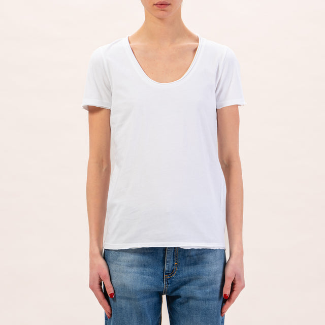 Zeroassoluto-T-shirt slimfit scollata taglio vivo - bianco