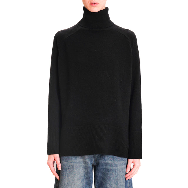 Tension in-Maglia box turtleneck 100% wool SOFT - black