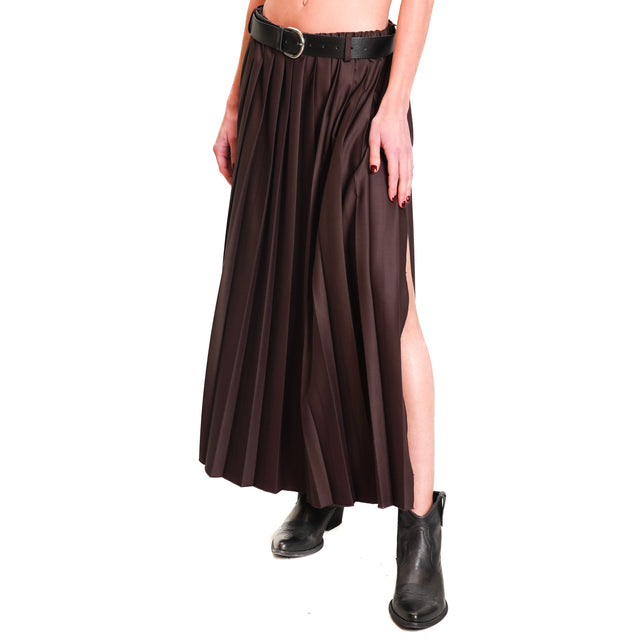 Vicolo-Pleated skirt with slit - chocolate