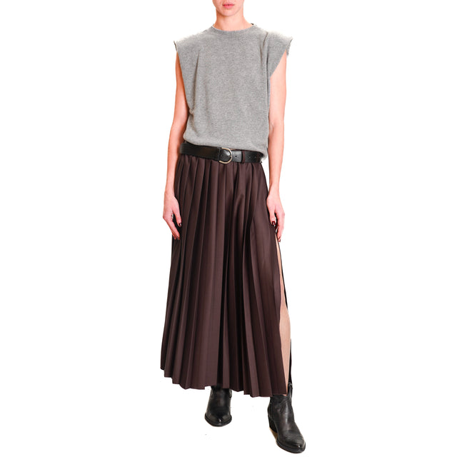 Vicolo-Pleated skirt with slit - chocolate