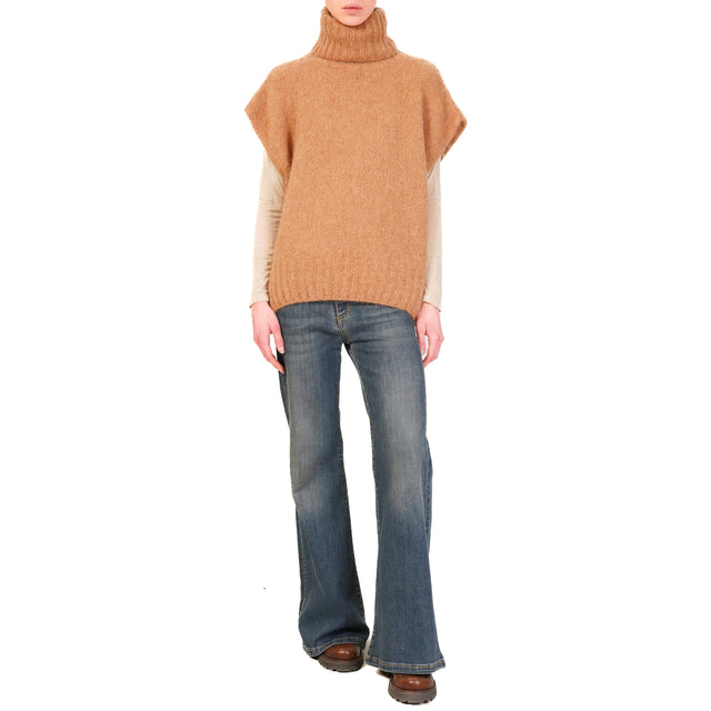 Dixie-Maglia mohair collo alto smanicata - camel