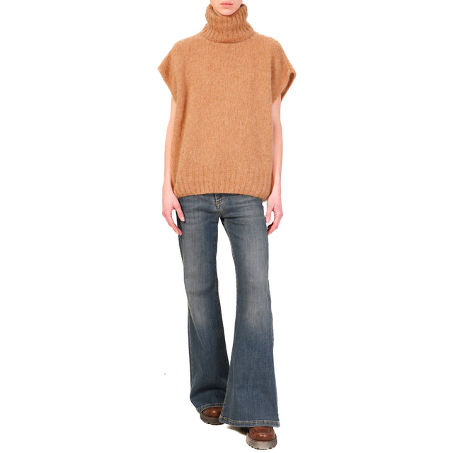 Dixie-Maglia mohair collo alto smanicata - camel