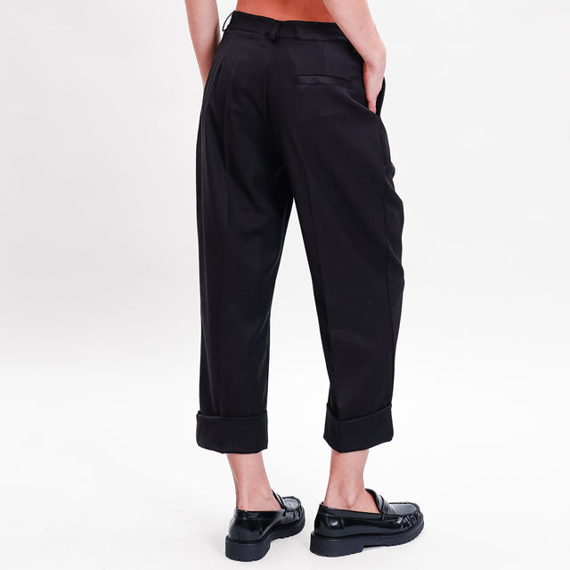 Dixie-Pantalone crop con pinces e risvolto - nero