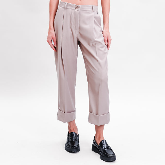 Dixie-Pantalone crop con pinces e risvolto - tortora