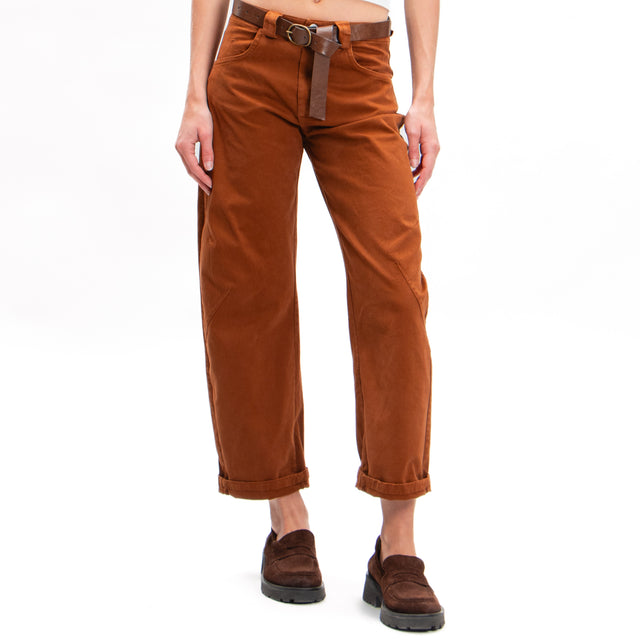 Tension in-Pantalone carrot with belt - tobacco