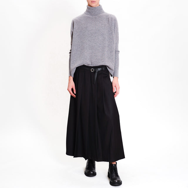 Motel-Pleated Skirt with Belt - Black