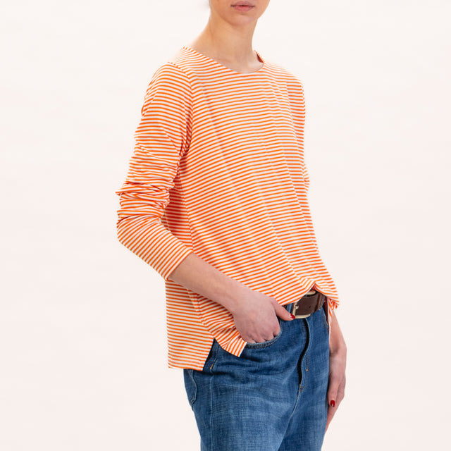 Zeroassoluto-T-shirt a righe in jersey - latte/arancio