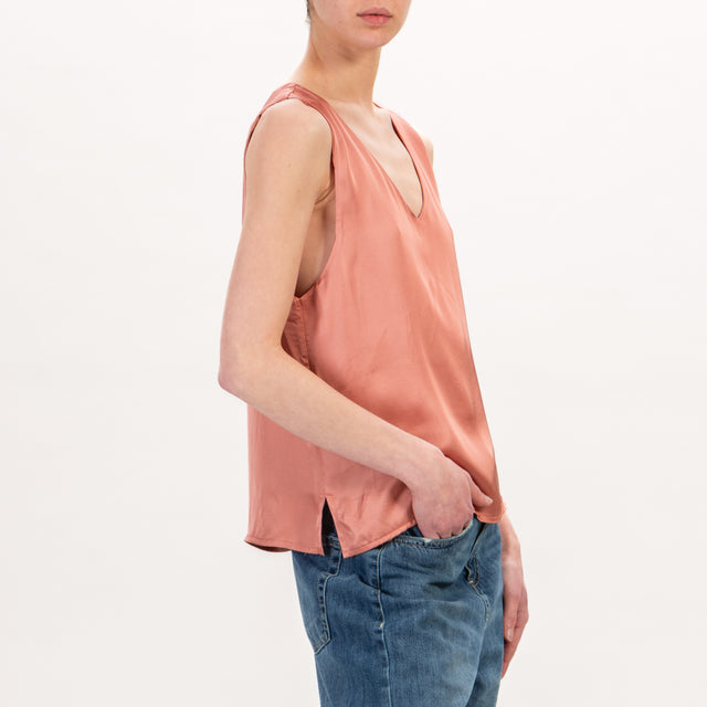 Zeroassoluto-Top LIA spacchi laterali in satin - blush