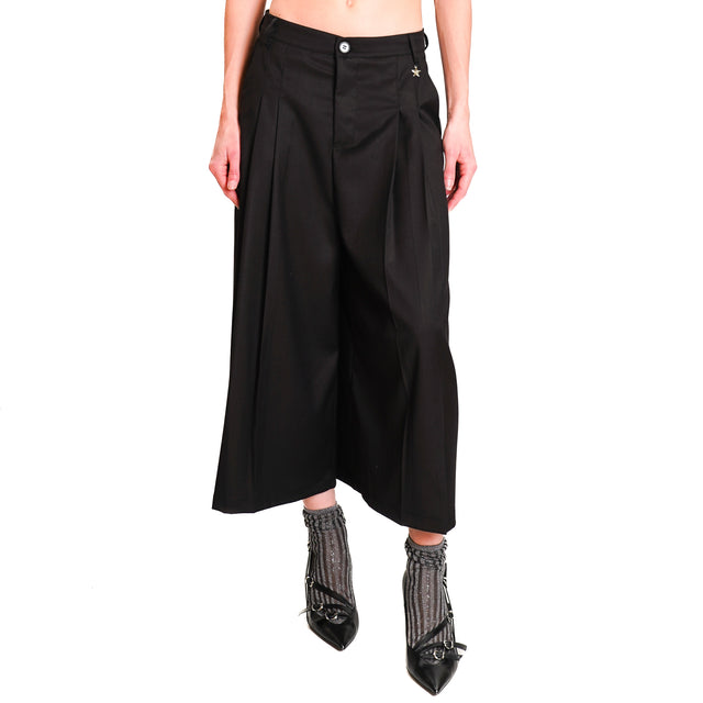 Souvenir-Pants with pleats - black