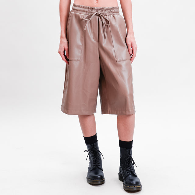 Tension in-Bermuda faux leather elastic waist - biscuit