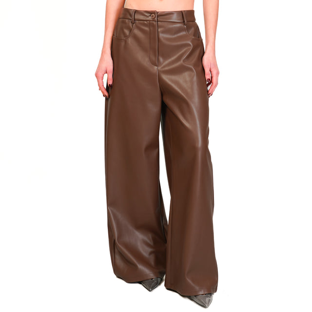 Tensione in-Pantalone GIUSI wide leg similpelle - cuoio