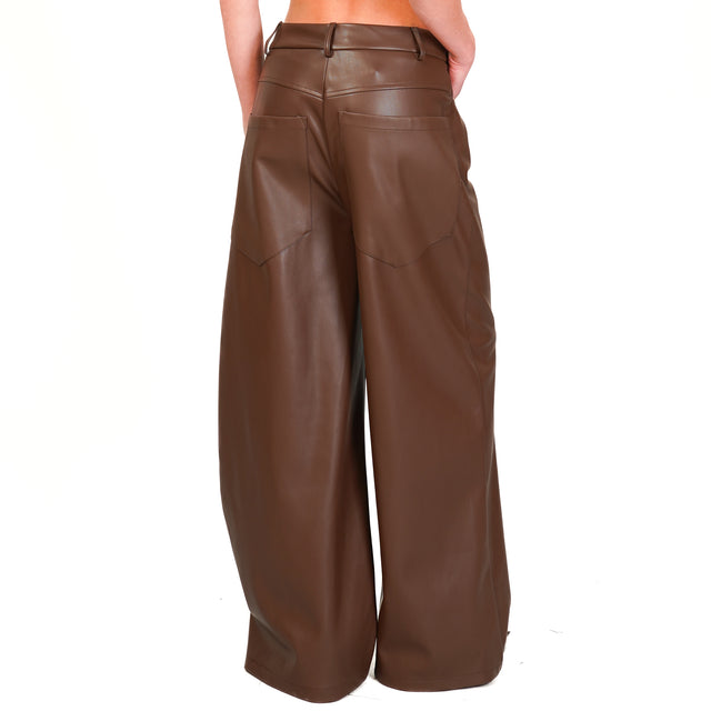 Tensione in-Pantalone GIUSI wide leg similpelle - cuoio