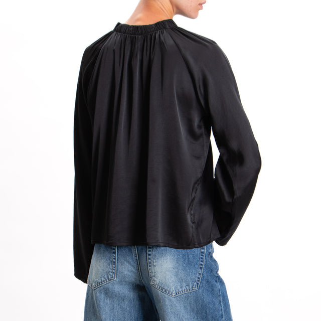 Tensione in-Blusa collo elastico in satin elasticizzato - nero