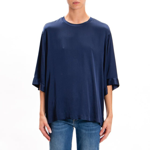 Tensione in-Blusa over in satin elasticizzato - blu