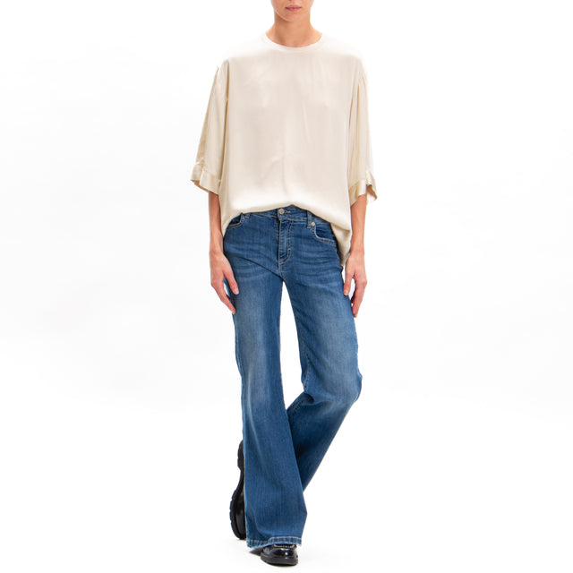 Tensione in-Blusa over in satin elasticizzato - beige