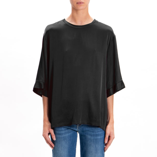 Tensione in-Blusa over in satin elasticizzato - nero