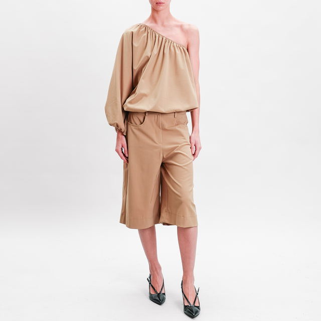 Tensione in-Blusa monospalla bordi elasticizzati - camel