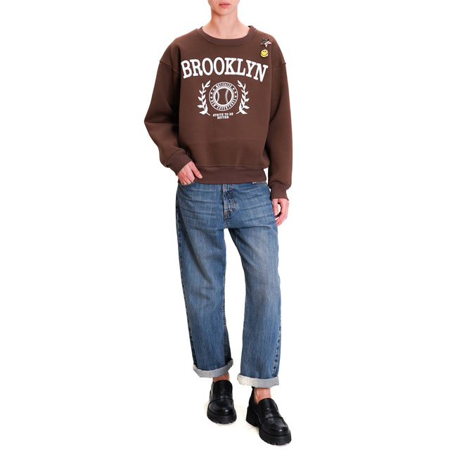 Tension in-Brooklyn Sweatshirt with Pin - Chocolate/Cream