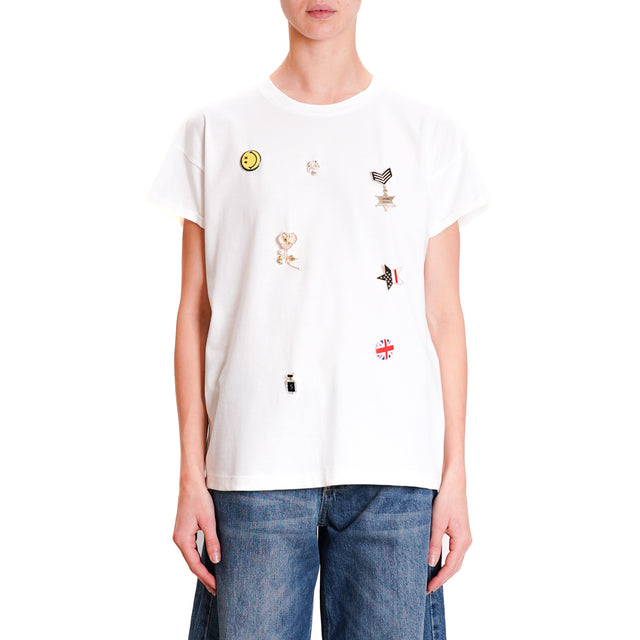 Tension in-T-shirt with pins - cream