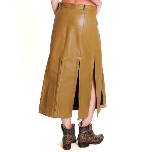 Tension in-Leatherette skirt with slits - oil