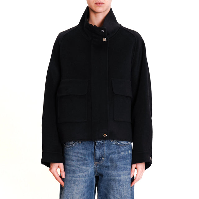 Tension in-Jacket with pockets - black