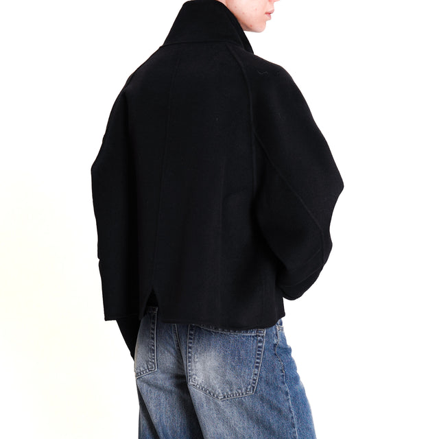 Tension in-Jacket with pockets - black