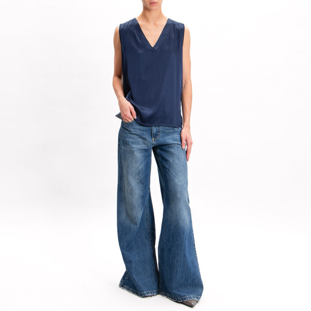 Tensione in-Top scollo a v in satin elasticizzato - blu