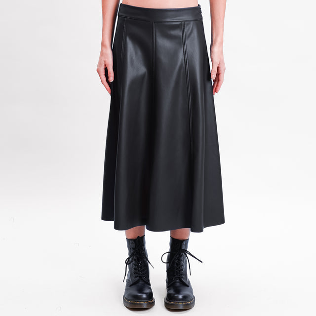 Tension in- A-line leatherette skirt with stitching - black