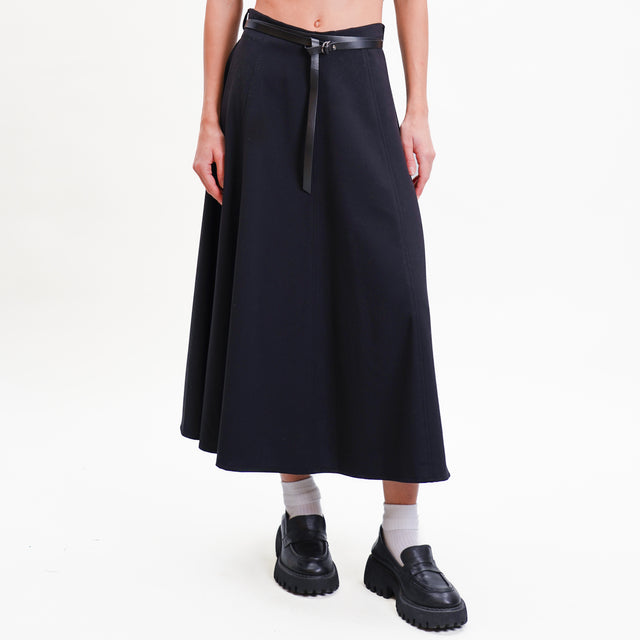 Tension in-Skirt Stretch Fabric with Belt - Black