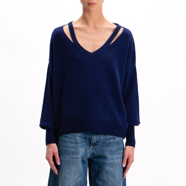 Tension in-V-neck wool sweater with cut out 100% wool SOFT - blue