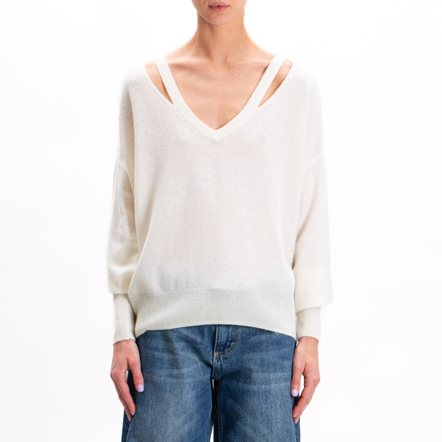 Tension in-V-neck wool sweater with cut out 100% wool SOFT - butter