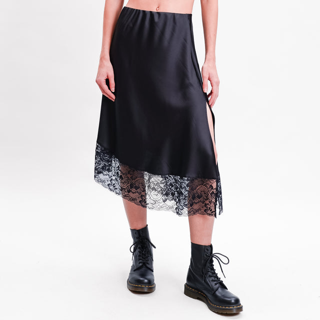 Vicolo-Satin Skirt with Lace Edge - Black