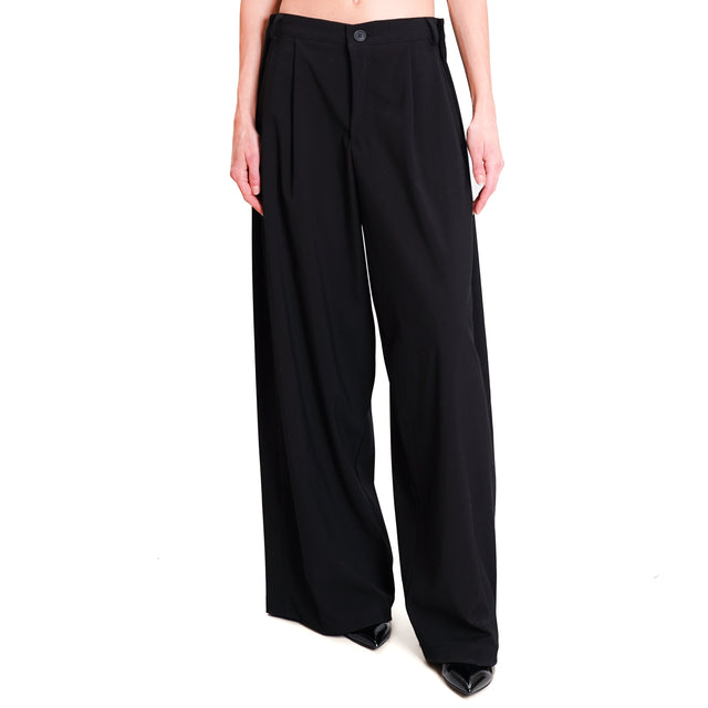 Vicolo-Pantalone with pleats and side buttons - black