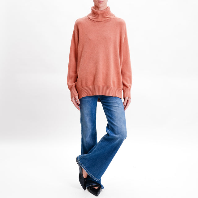 Zeroassoluto-Oversized high neck box sweater with side slits - cinnamon