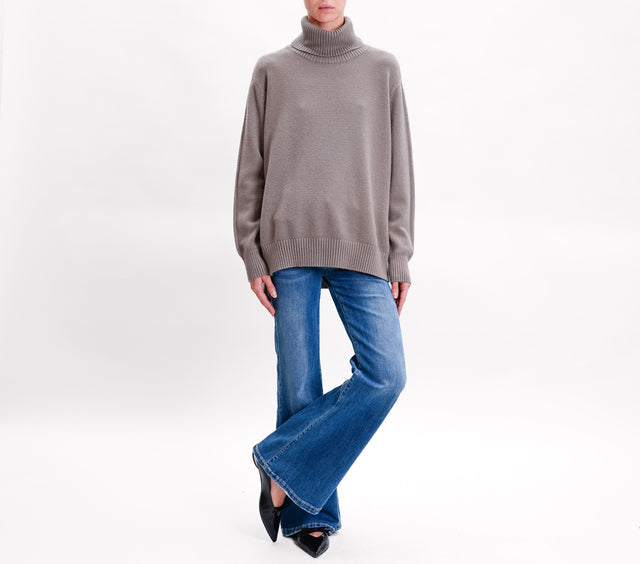 Zeroassoluto-Oversized high neck box sweater with side slits - taupe