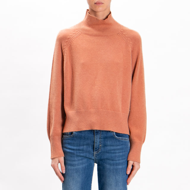 Zeroassoluto-Mounted neck sweater - cinnamon