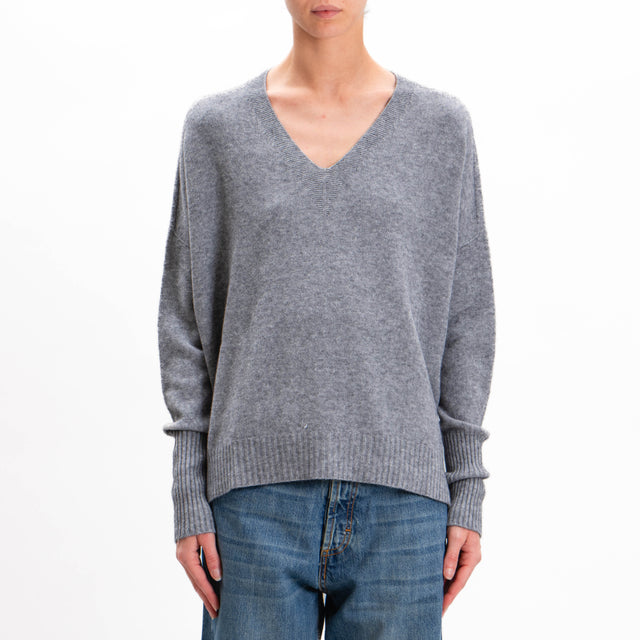 Kontatto-V-Neck Side Slit Sweater - Medium Grey