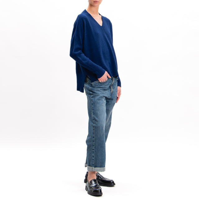 Kontatto-V-neck sweater with side slits - indigo