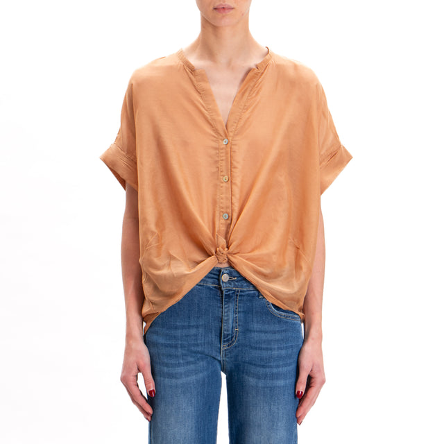 Tensione in- Camicia mussola mezza manica con nodo - cammello